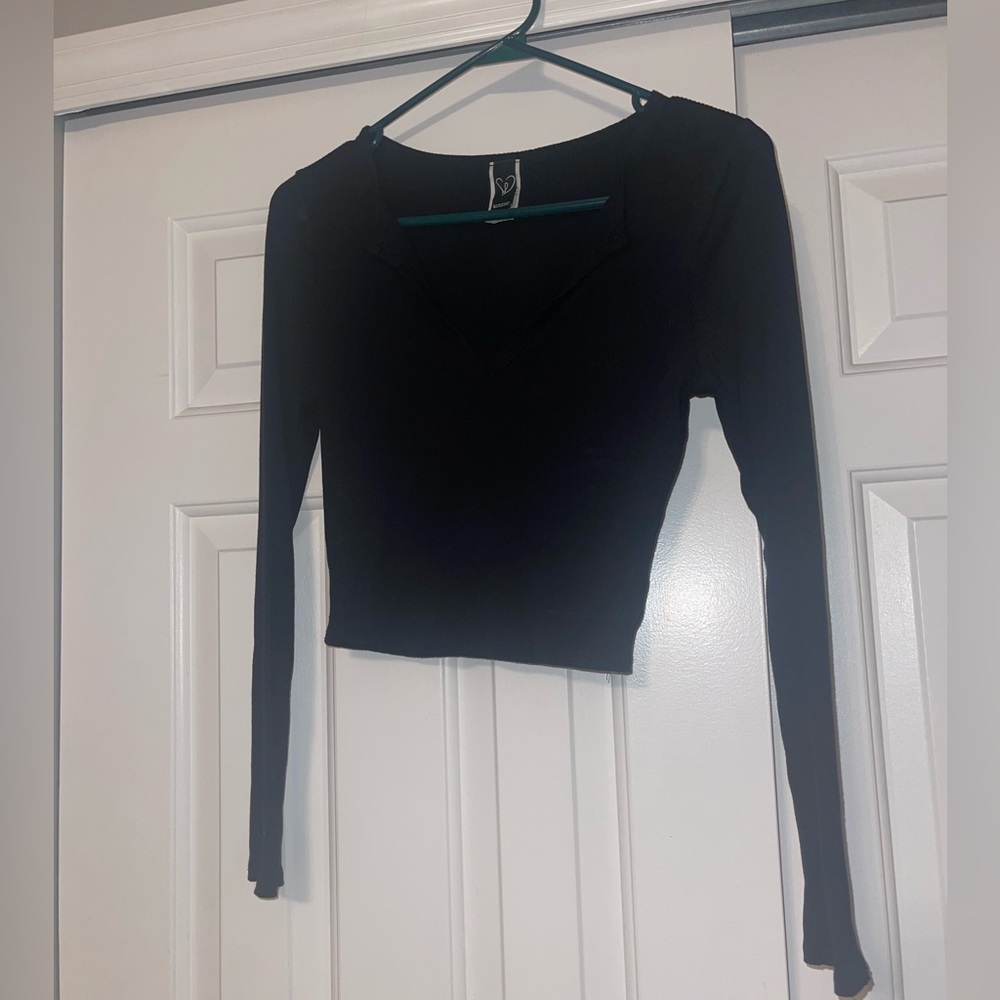 *5/$35* Women’s Long Sleeve Crop Top